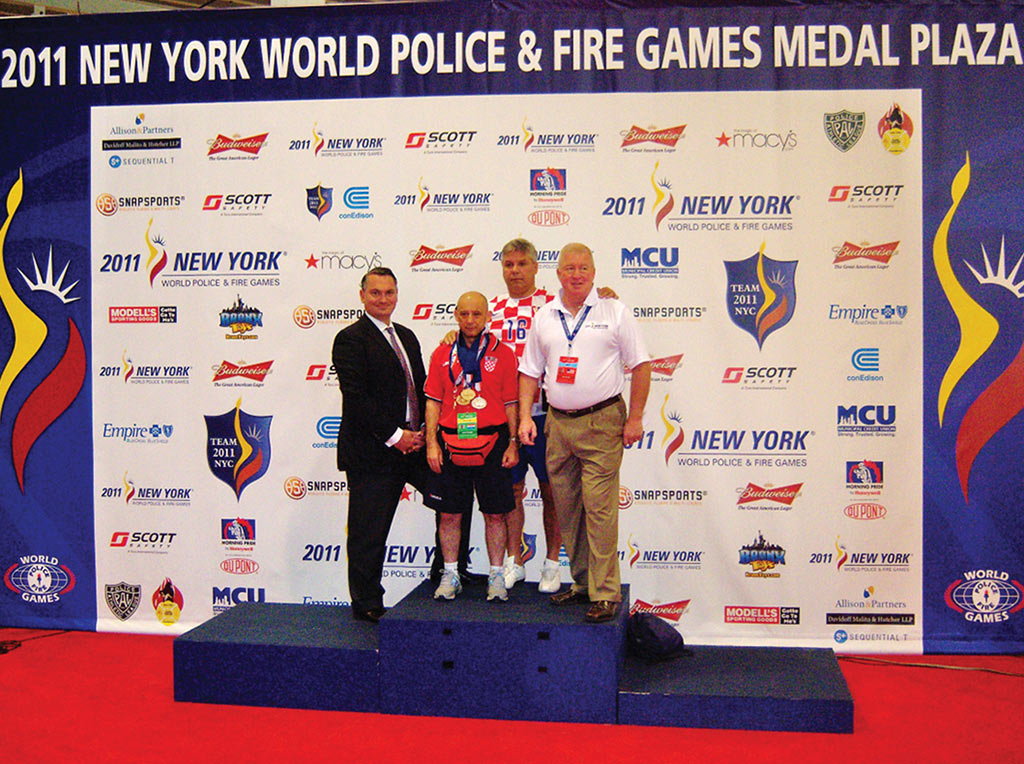 Svečanost u New Yorku 2011. godine Senad Mujagić najbolji policajac-sportaš svih vremena