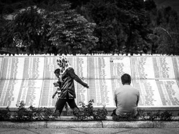 Kako je nastajao Memorijalni centar Srebrenica – Potočari: “Vlasti su htjele da se naša djeca kopaju u Kladnju”