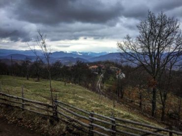 Orahova, selo suživota: Dva brata i Dragica na krovu istočne Bosne