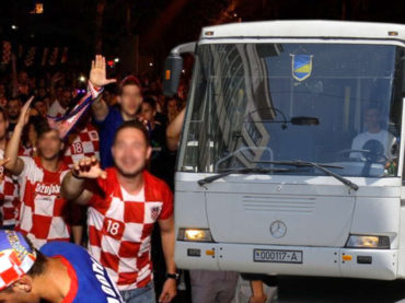 ČAPLJINA: Hrvatski navijači napali autobus Oružanih snaga BiH koji se vraćao iz Srebrenice