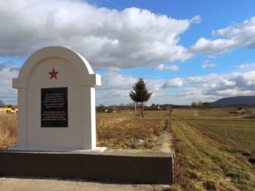 Srbe spašavali u ratu, a danas im obnavljaju spomenike