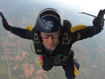 Najstariji padobranac u Evropi leti i paraglajderom