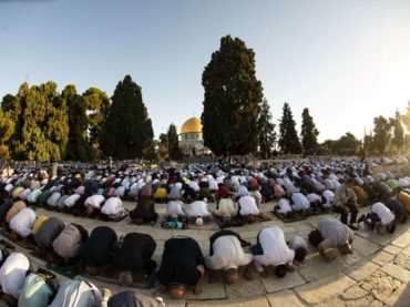 Desetine hiljada muslimana klanjalo bajram-namaz u džamiji al-Aksa