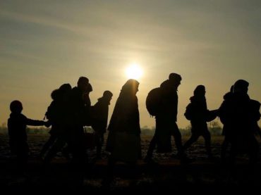 Migranti opet sanjaju balkansku rutu: Desetine hiljada “zarobljenih” u tampon zoni između Grčke i Makedonije