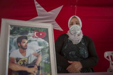 Majke u Diyarbakiru protestuju već 353 dana: Sklonite vaše prljave ruke od naše djece