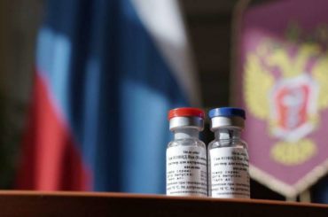 Ruskoj vakcini podsmjehuje se cijeli svijet; ozbiljno ih shvata samo Dodik