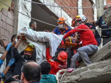 Najmanje 37 mrtvih u potresu u Turskoj i Grčkoj, u Izmiru pod ruševinama još oko 180 ljudi