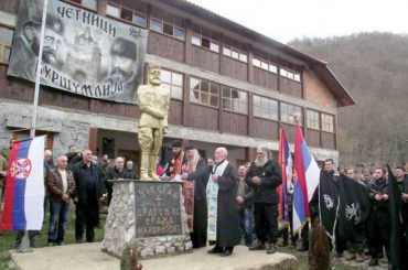 Ako pitate Srbe zločinac Draža slobodan je građanin i kao takav slobodno maršira na Drinu