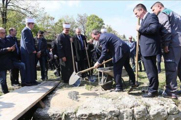 I stajat će opet ponosno Arnaudija