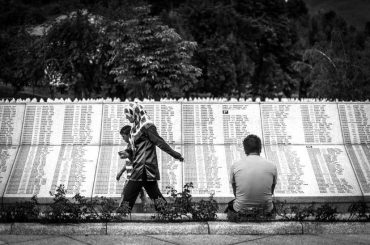 Kako je nastajao Memorijalni centar Srebrenica – Potočari: “Vlasti su htjele da se naša djeca kopaju u Kladnju”