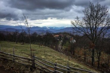 Orahova, selo suživota: Dva brata i Dragica na krovu istočne Bosne