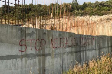 U Hrvatskoj osvanuli grafiti protiv gradnje Pelješkog mosta