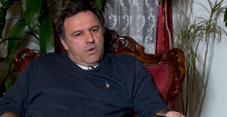 Sine Kemo, zaključaj radnju