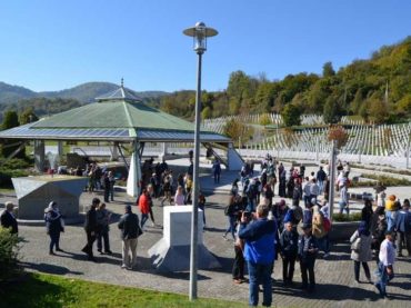 Konvoj iz Hrvatske u Srebrenici