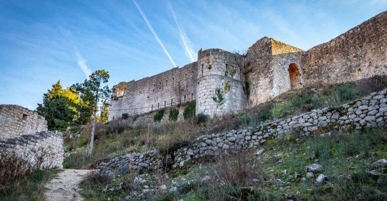 Zaustaviti skrnavljenje Starog grada u Stocu