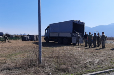 Oružane snage BiH počele postavljati šatore za samoizolaciju na GP Izačić