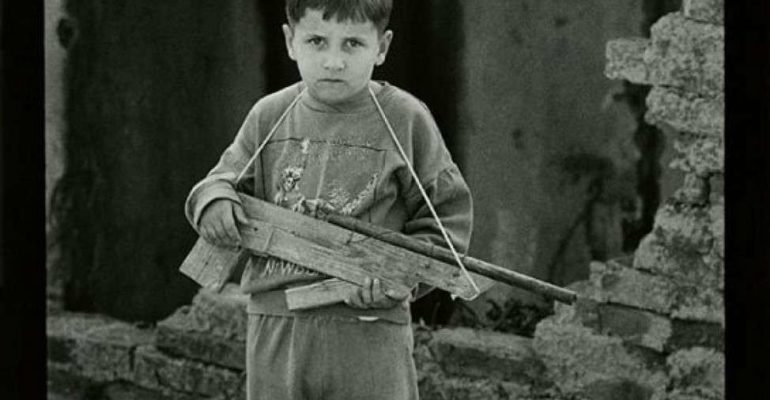 Povratak u devedesete: Djetinjstvo u ratu i u izolaciji