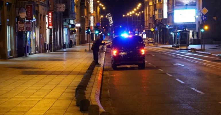 Za prvomajske praznike ponovo policijski sat, zabrana okupljanja više od pet osoba!