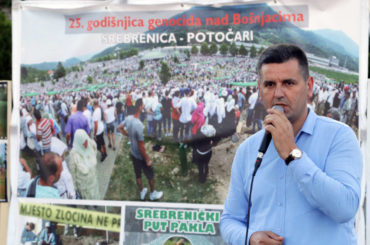 Na Trgu slobode u Tuzli postavljena izložba „Srebrenički put pakla“
