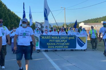 Predvođeni majkama Srebrenice učesnici “Marša mira” ušli u Potočare