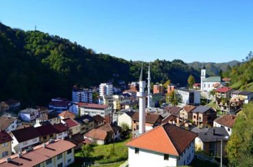 Bošnjački odbornici u Srebrenici: Negiranje genocida i Spomenik miru ne ide zajedno