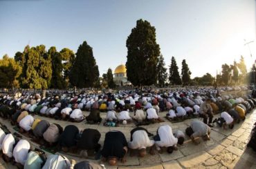 Desetine hiljada muslimana klanjalo bajram-namaz u džamiji al-Aksa