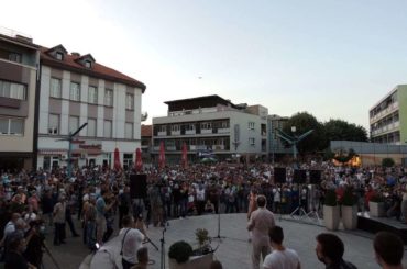 U Bihaću održan protest građana koji traže rješenje migrantske krize