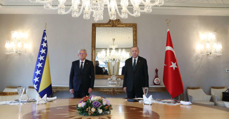 Erdogan se u Istanbulu sastao sa Džaferovićem