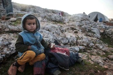 Zimu čekaju bez odjeće i ogrjeva: Djeca u kampovima u sirijskom Idlibu bosa i promrzla